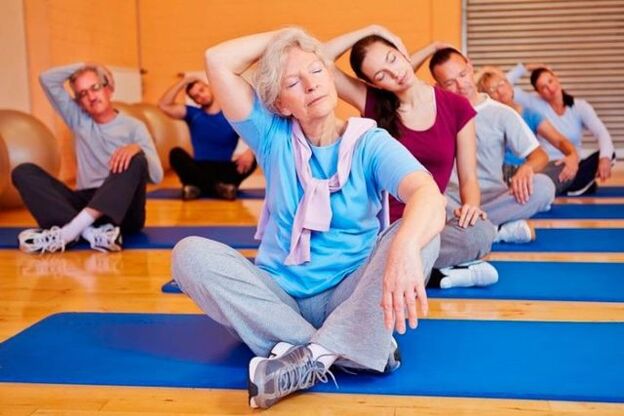Gli esercizi per il trattamento dell'artrosi vengono selezionati individualmente da un medico e un fisioterapista.