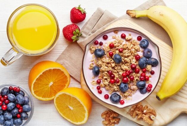 Una dieta equilibrata ti aiuterà a regolare il tuo peso e a ridurre lo stress sulle articolazioni causato dall’artrosi.